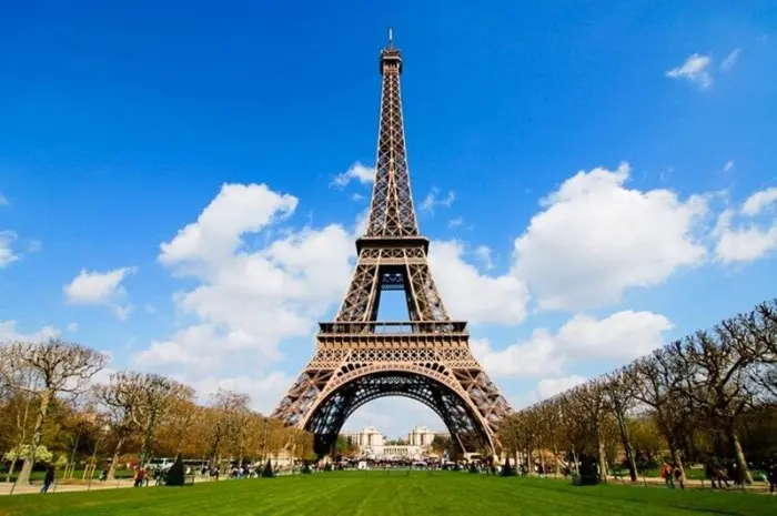 10 Destinasi Wisata Terpopuler di Perancis yang Memanjakan Mata
