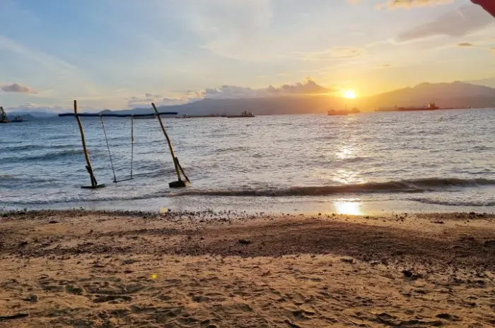 Pantai Tiska, Pantai dengan Panorama Alam yang Indah di Lampung