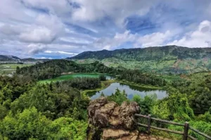 Batu Pandang Ratapan Angin